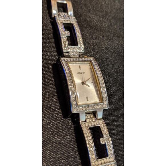 Guess Women's Quartz Watch Silver Dial Crystals Stainless Steel Bracelet G85458L - Picture 3 of 9